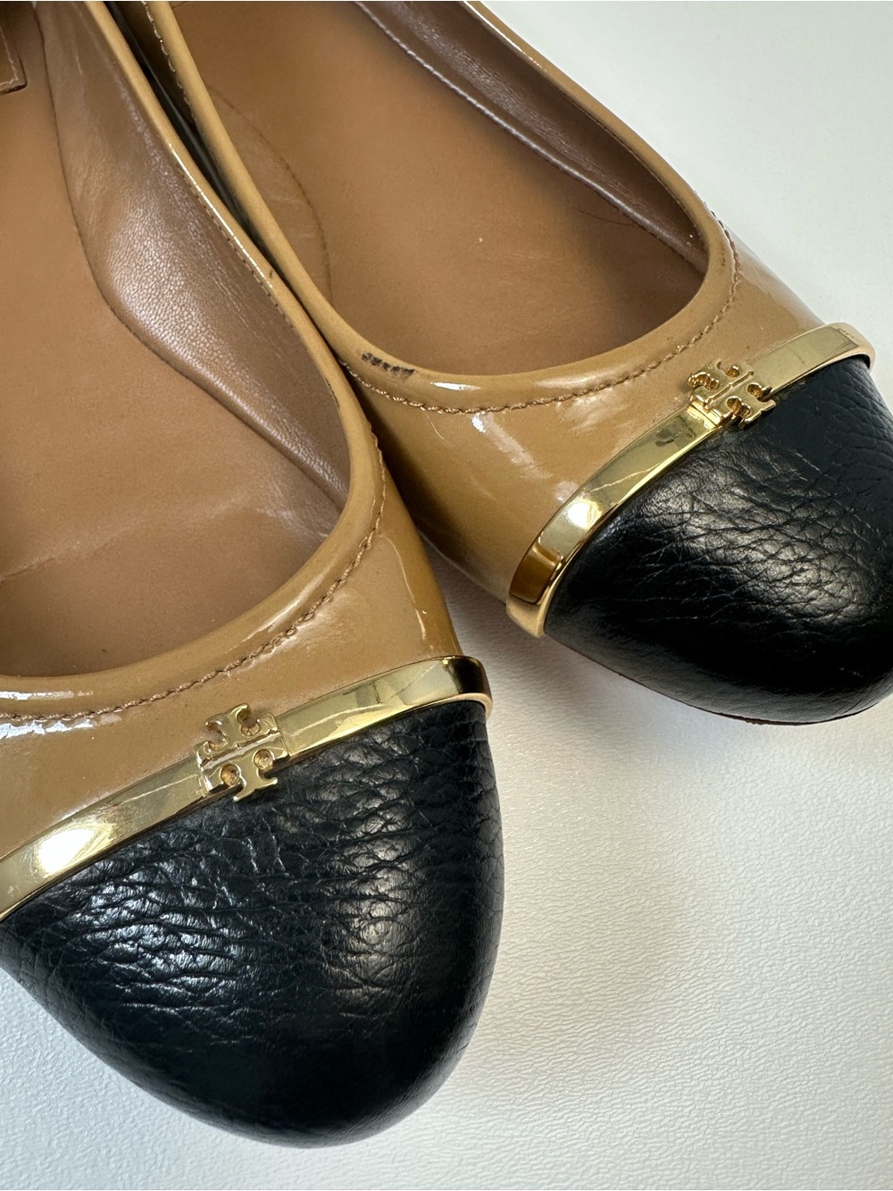 Tory Burch Two-Tone Tan and Black Leather Ballet Flats with Gold Accent - Picture 3 of 10
